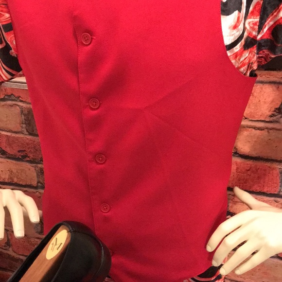 Exactitude Red Vest - Picture 5 of 13